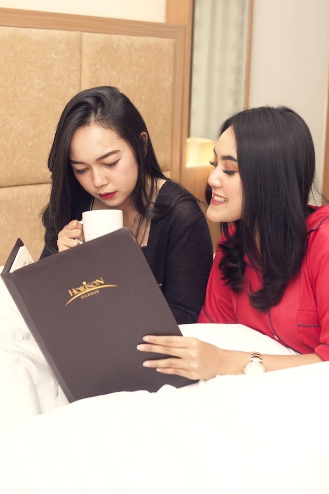Horison Ciledug Jakarta Exterior foto