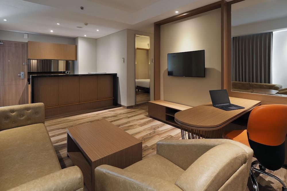 Horison Ciledug Jakarta Exterior foto